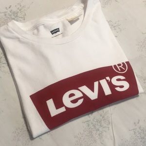 Men’s Levi’s tshirt